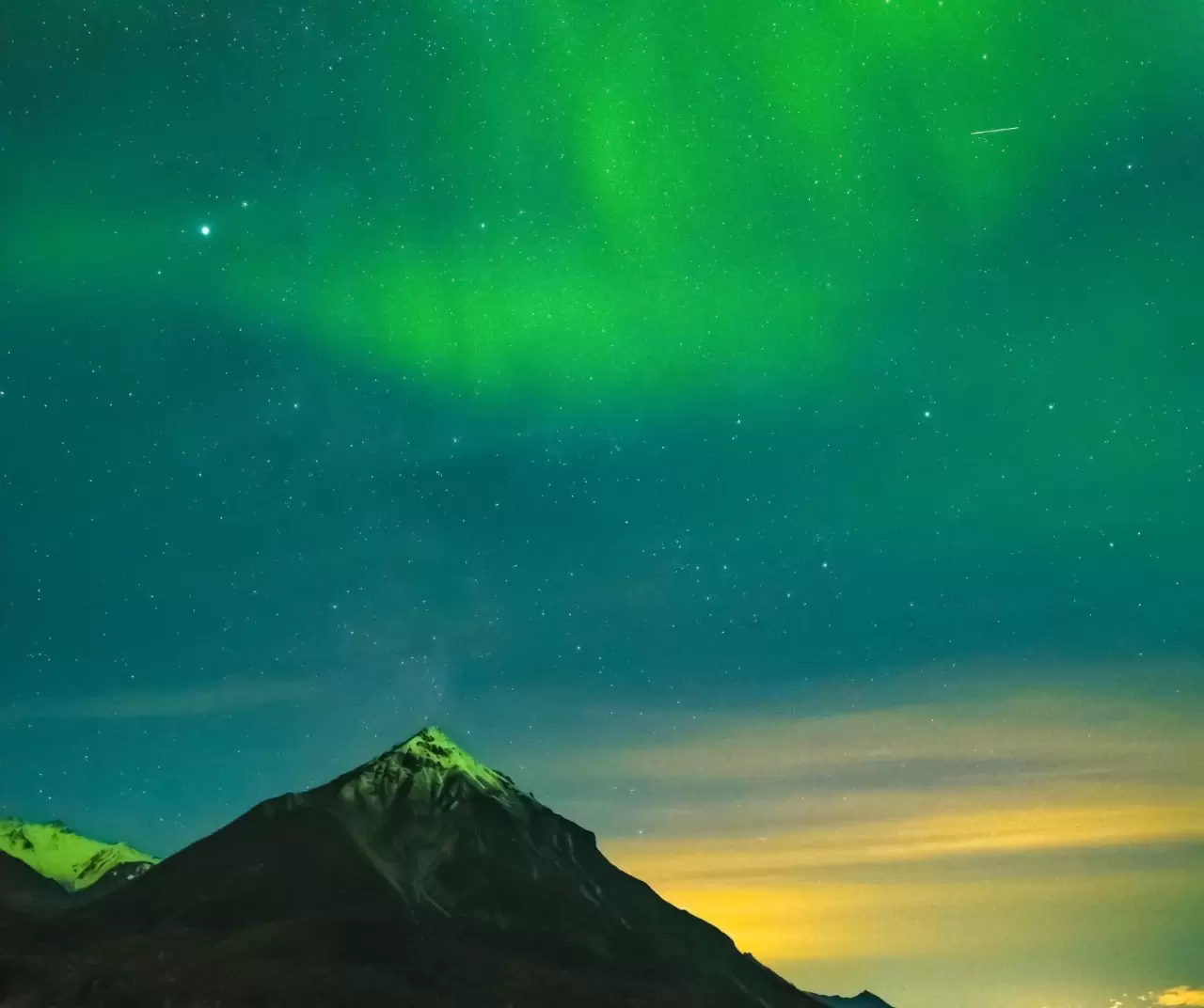 Alaska’da nadir gökyüzü manzarası: Kuzey Işıkları ve Samanyolu aynı karede 2