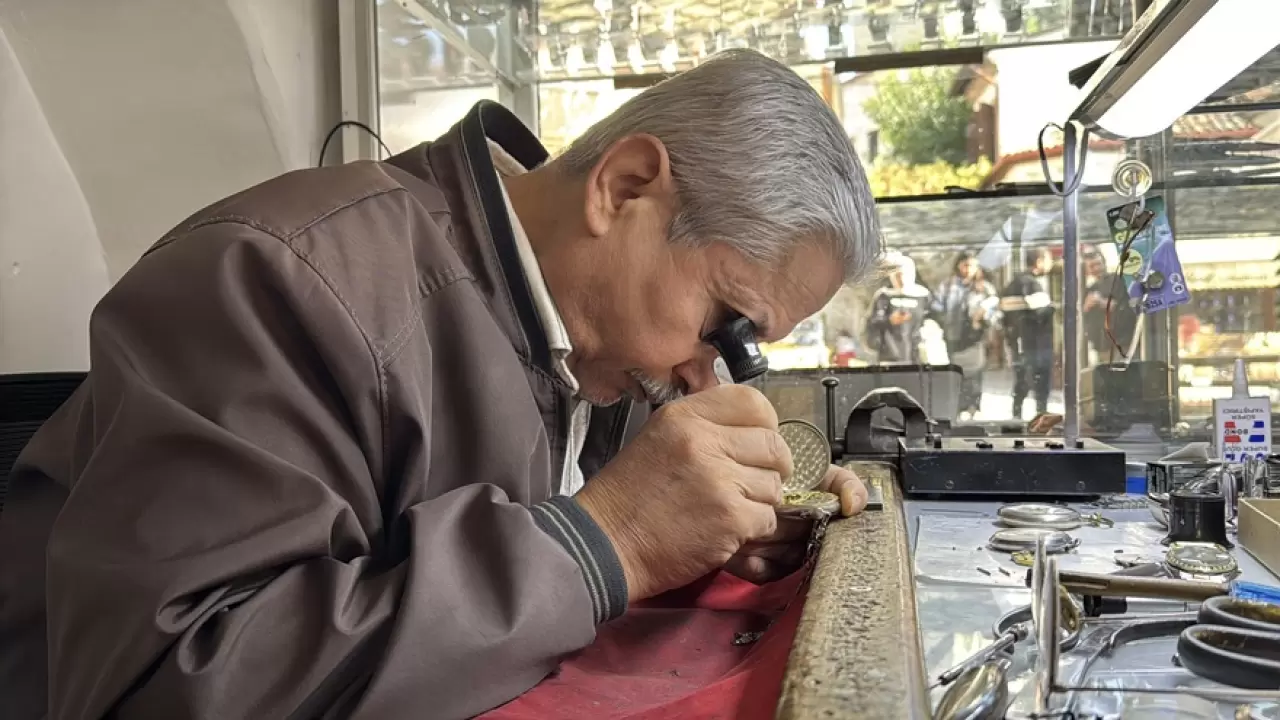 Karabüklü saat tamircisi yarım asırdır saatleri ayarlıyor 7