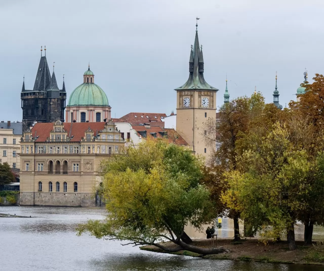 Sonbahar Prag’da büyüleyici renkler sunuyor 3