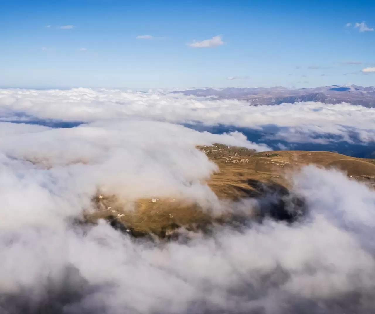 Trabzon'un Sultan Murat Yaylası sonbahar ve sisle büyülüyor 3