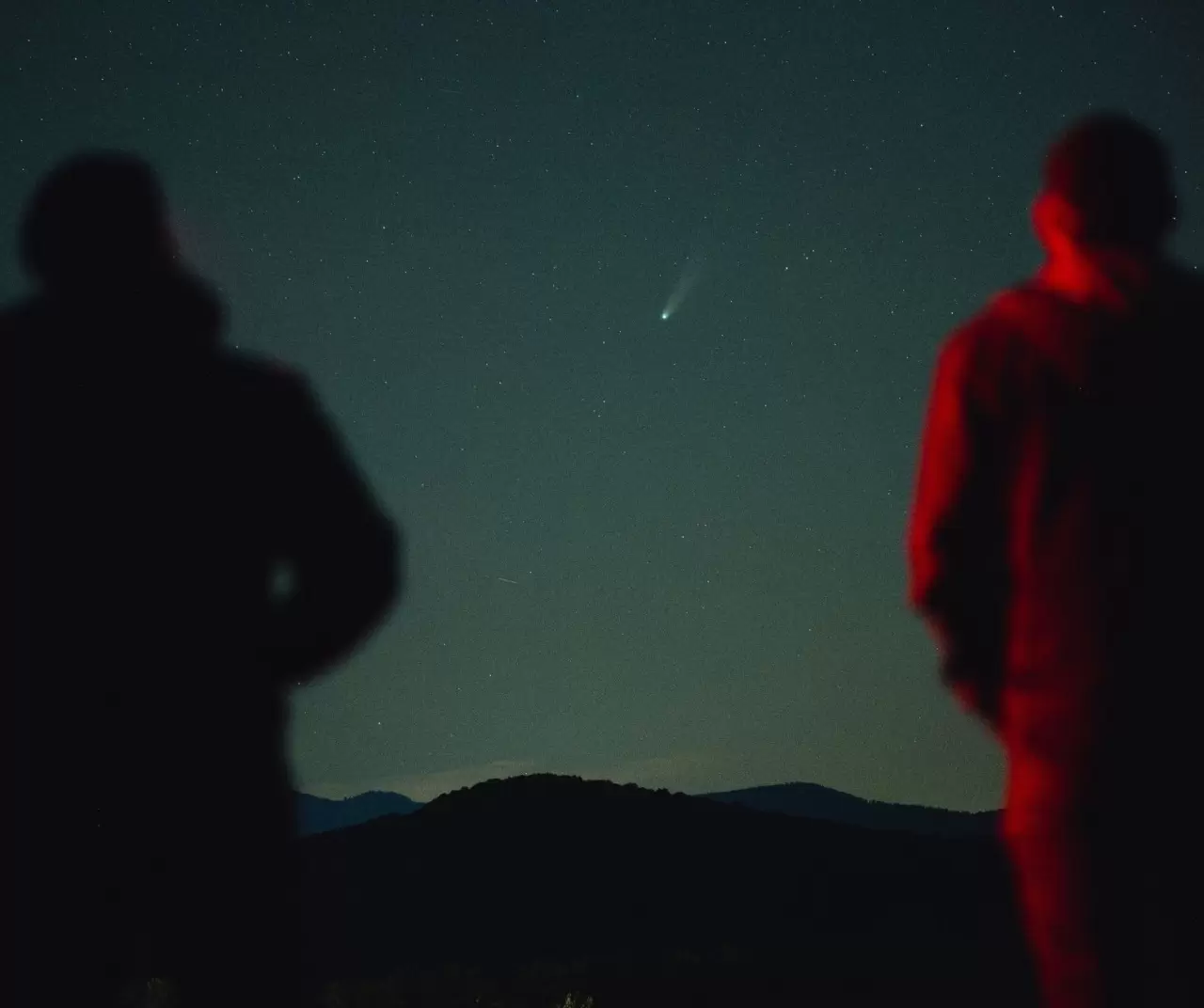 Debrad semalarında büyüleyici gösteri: Lemmon Kuyruklu Yıldızı gökyüzünü aydınlattı 1
