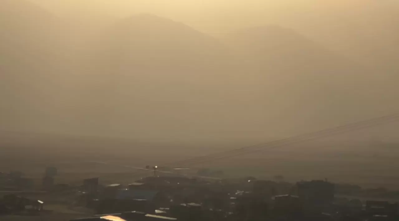 Hakkari'de toz bulutu etkili oldu 2