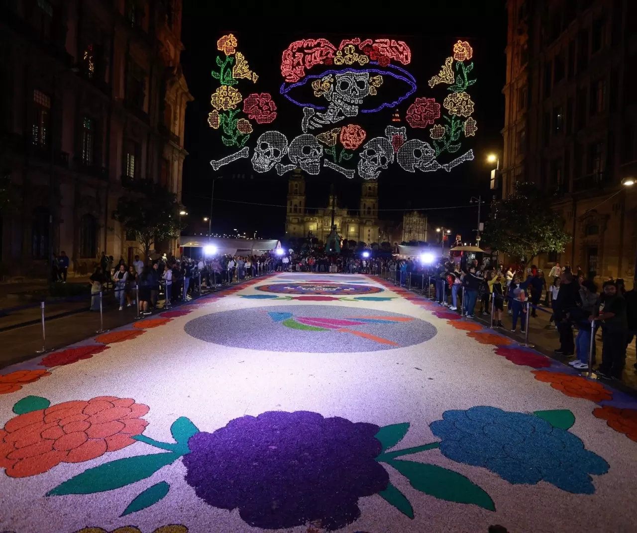 Meksika’da ‘Ölüler Günü’ festivali: Renkli iskeletler sokakları süsledi 14