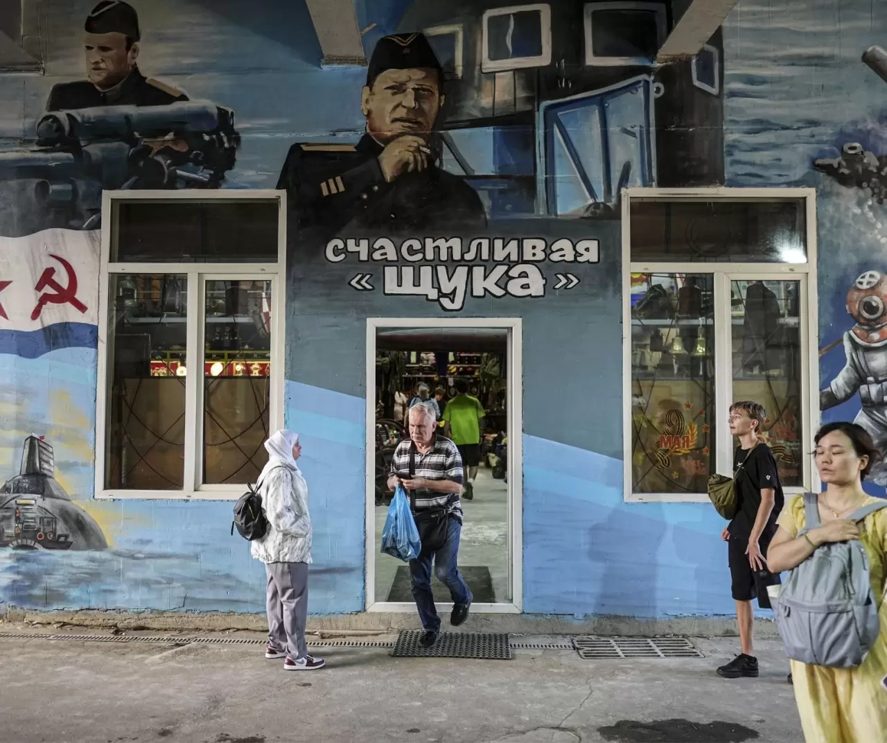 Moskova’daki “Mutlu Turna Balığı” antika mağazası ziyaretçilerini geçmişe götürüyor 9