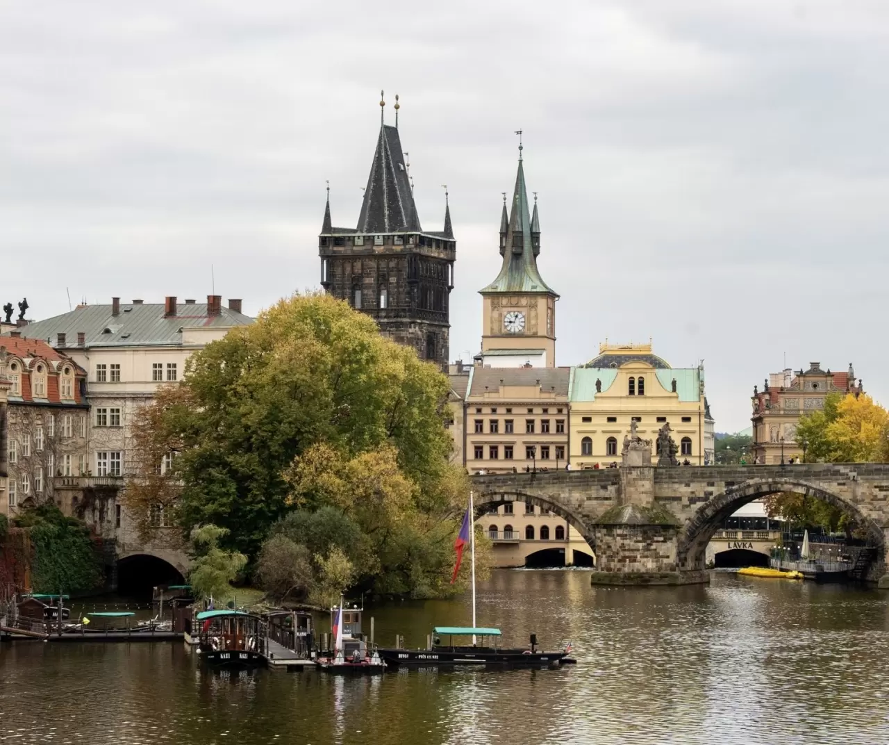 Sonbahar Prag’da büyüleyici renkler sunuyor 9