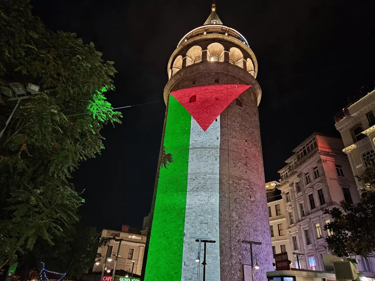 Filistin bayrağı Galata Kulesi'ne yansıtıldı 1