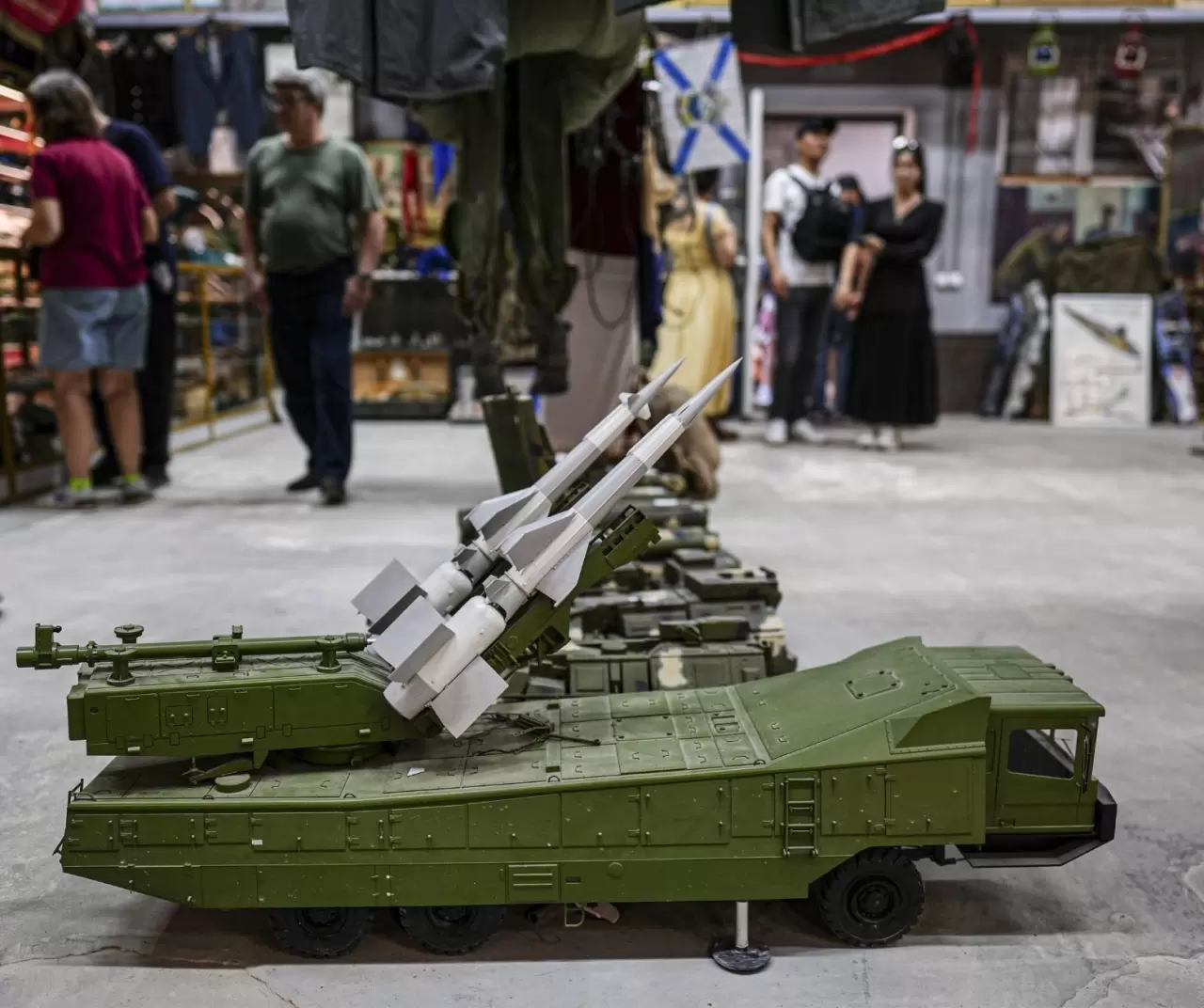 Moskova’daki “Mutlu Turna Balığı” antika mağazası ziyaretçilerini geçmişe götürüyor 10