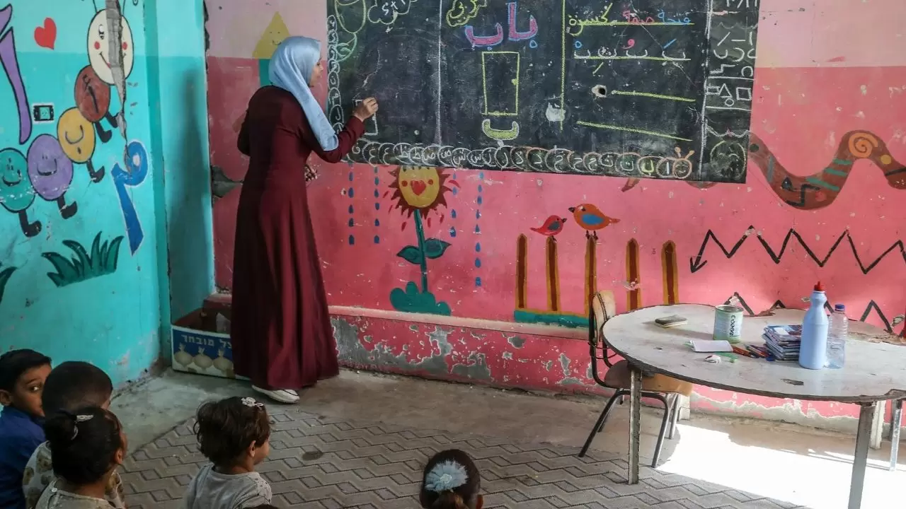 Gazze’de yıkılan okulların yerine evler sınıfa dönüştü 6