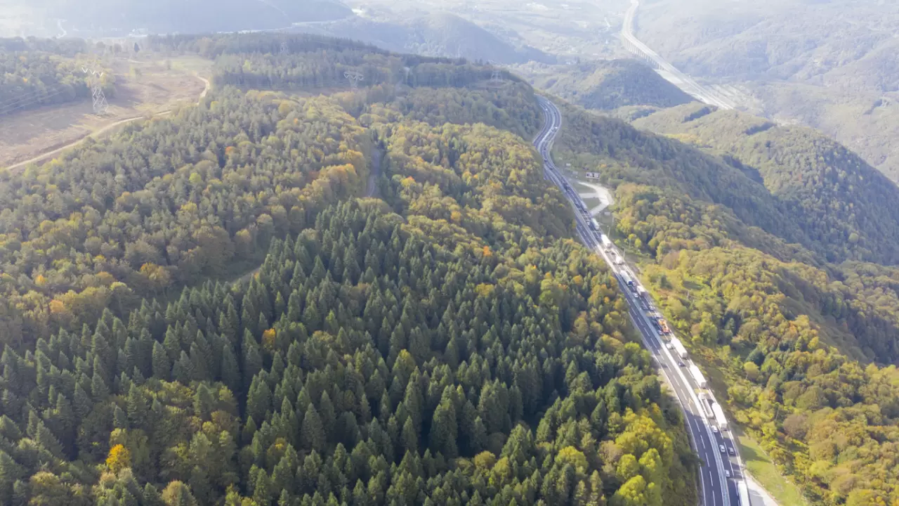 Bolu'da sürücüler sonbahar renkleri arasında yolculuk yapıyor 3