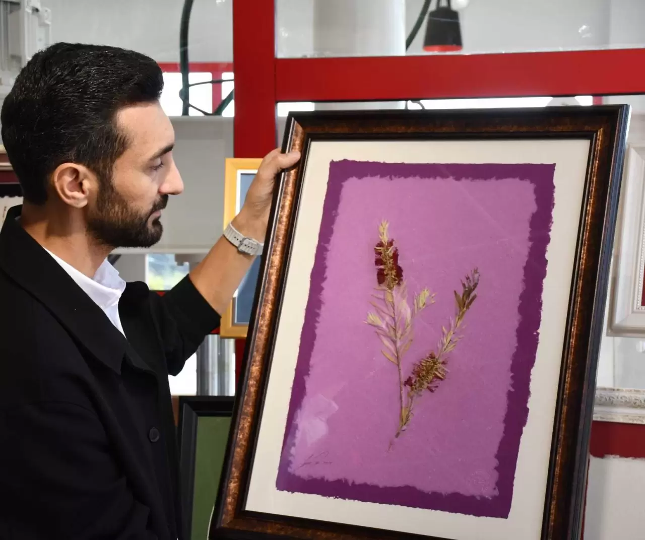 Düzce Üniversitesi'nden Özel Koleksiyon: Doç. Dr. Yusuf Parlak'ın El Yapımı Kağıtlarıyla Botanik Bahçenin Güzellikleri! 5