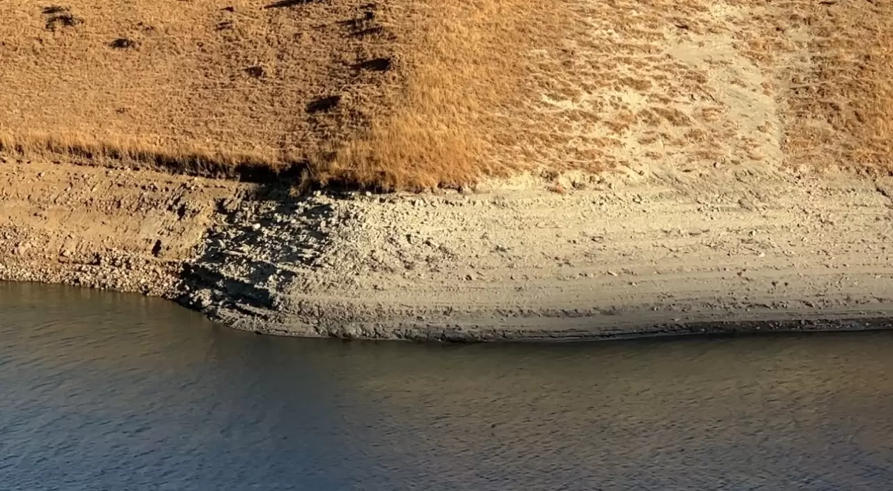 Hakkari’de Dilimli Barajı’nda su seviyesi 10 metre düştü: Kuraklık alarm veriyor 6