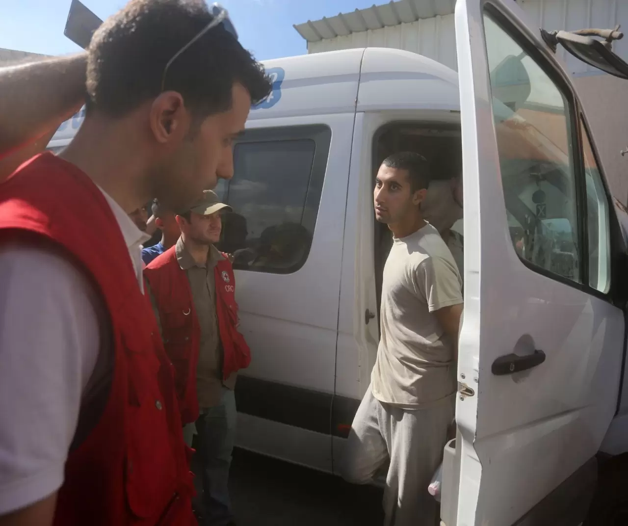 İsrail, Gazze’den alıkoyduğu 13 Filistinli esiri aylar sonra serbest bıraktı 3