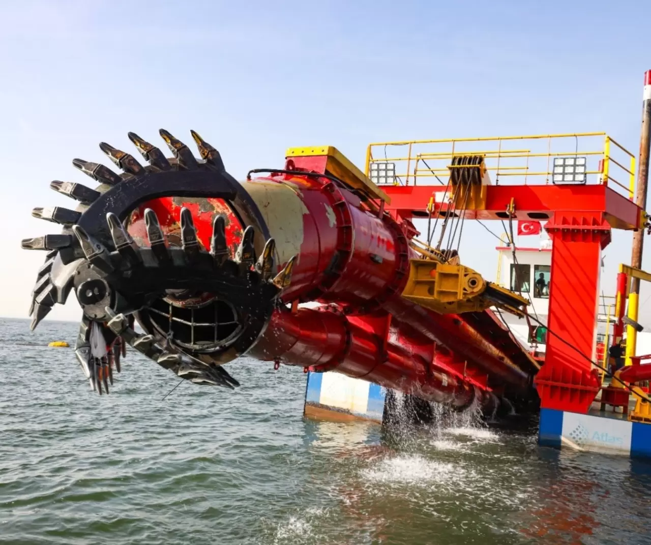 İzmit Körfezi’nde 1,6 milyon metreküp dip çamuru temizlendi 3