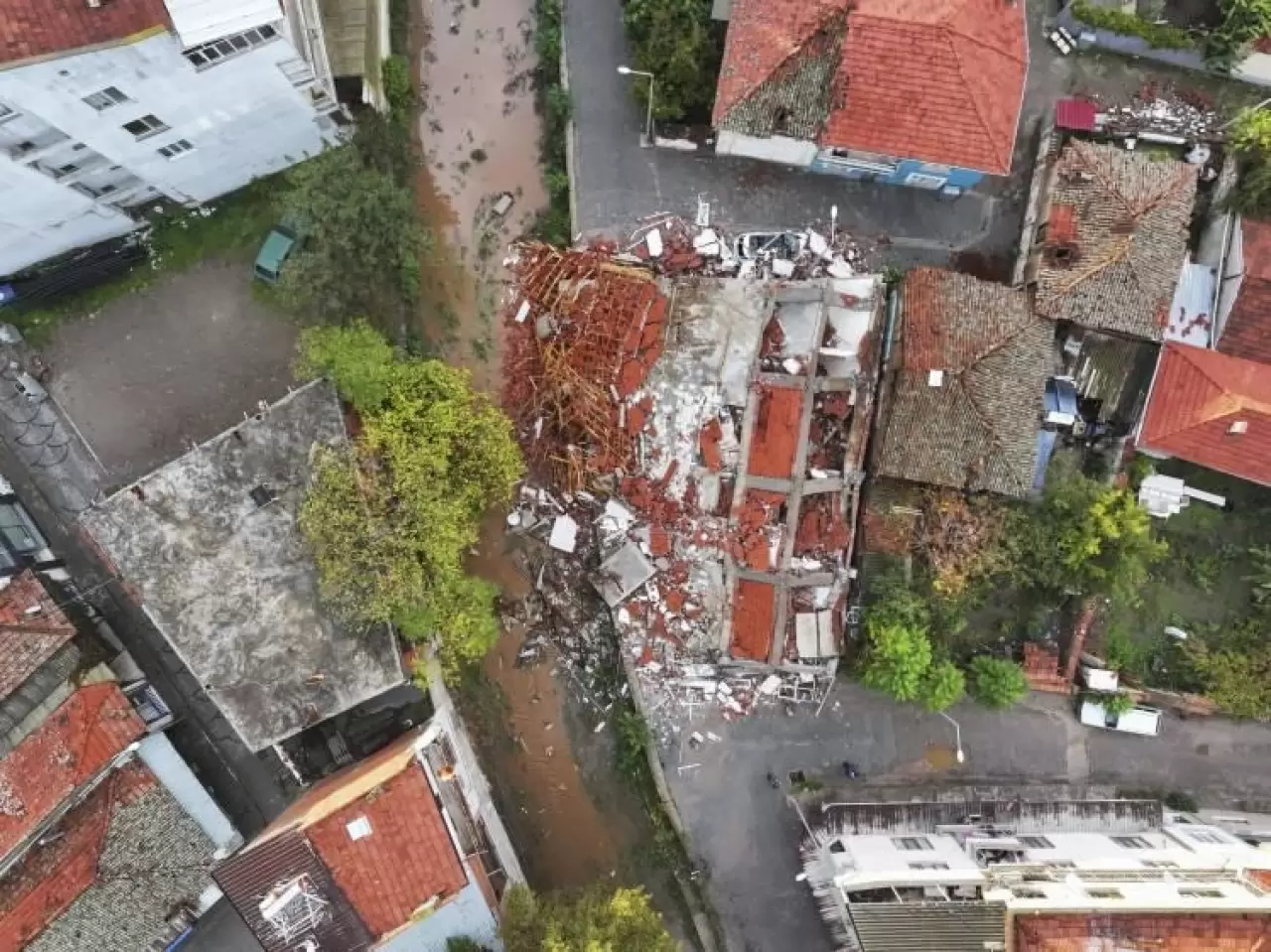 Balıkesir Sındırgı'daki depremin boyutu gün ağarınca ortaya çıktı 18