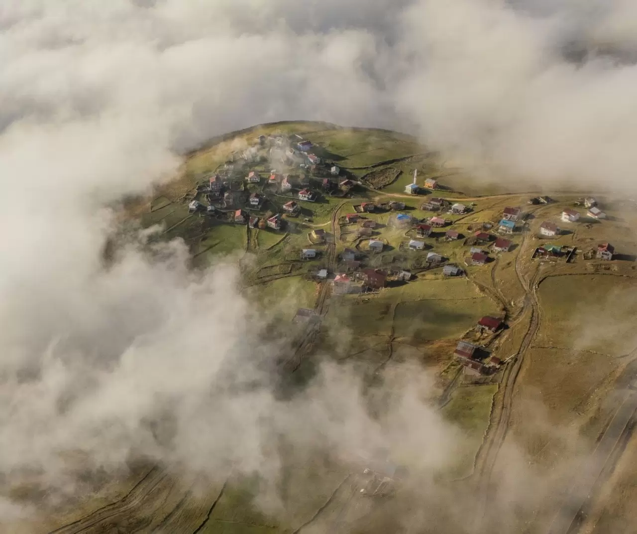 Trabzon'un Sultan Murat Yaylası sonbahar ve sisle büyülüyor 5