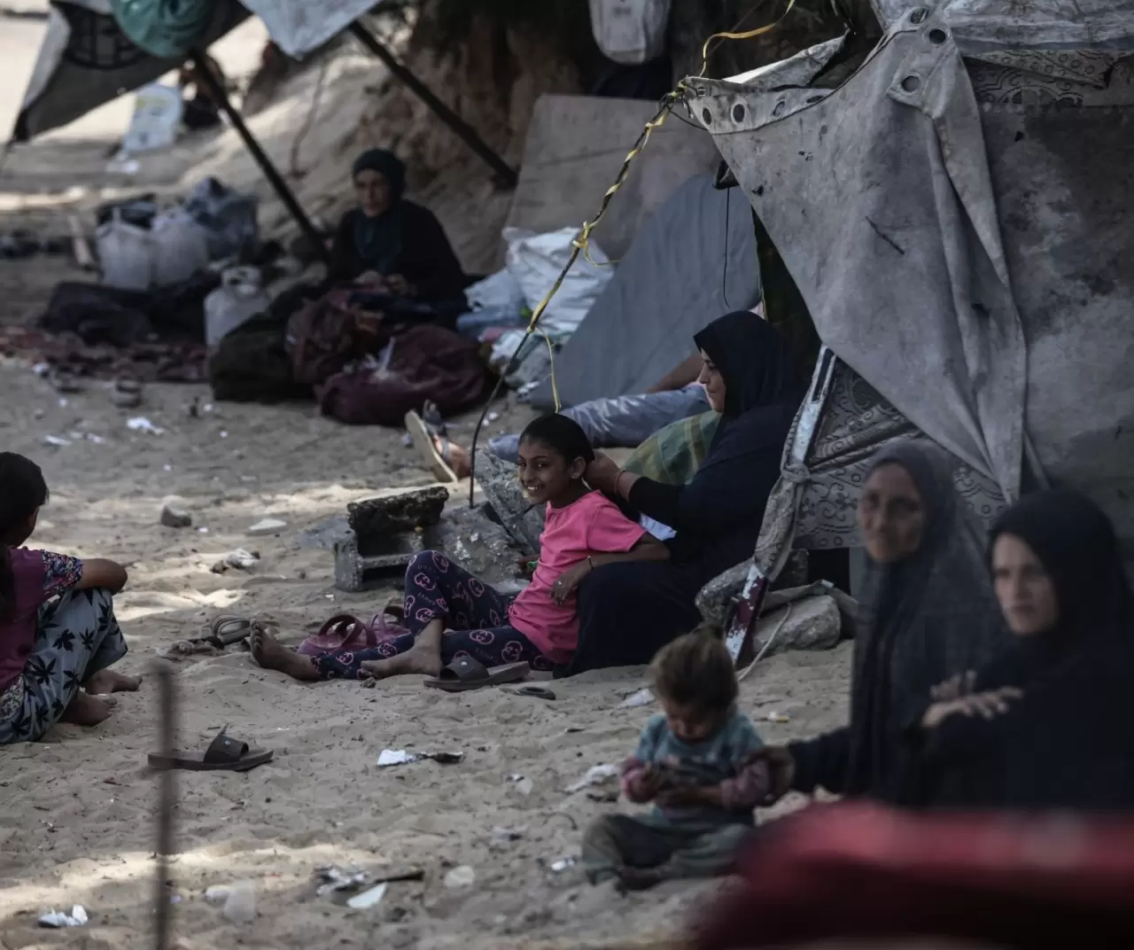 Gazze’de hayatta kalma mücadelesi: Filistinliler En-Nuvari Tepesi’nde çadırlara sığındı 1