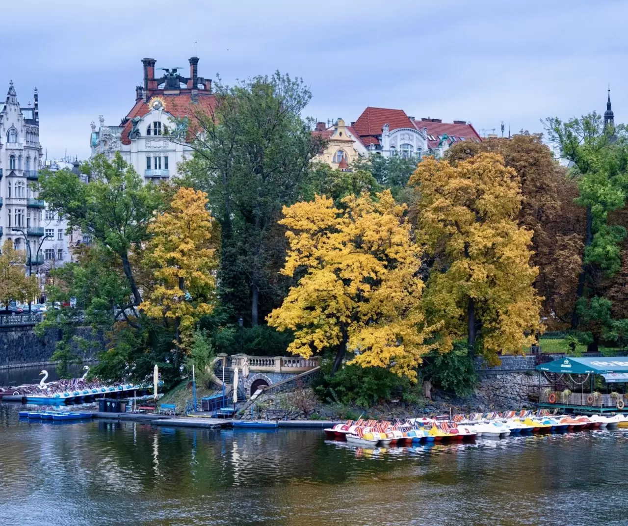 Sonbahar Prag’da büyüleyici renkler sunuyor 10