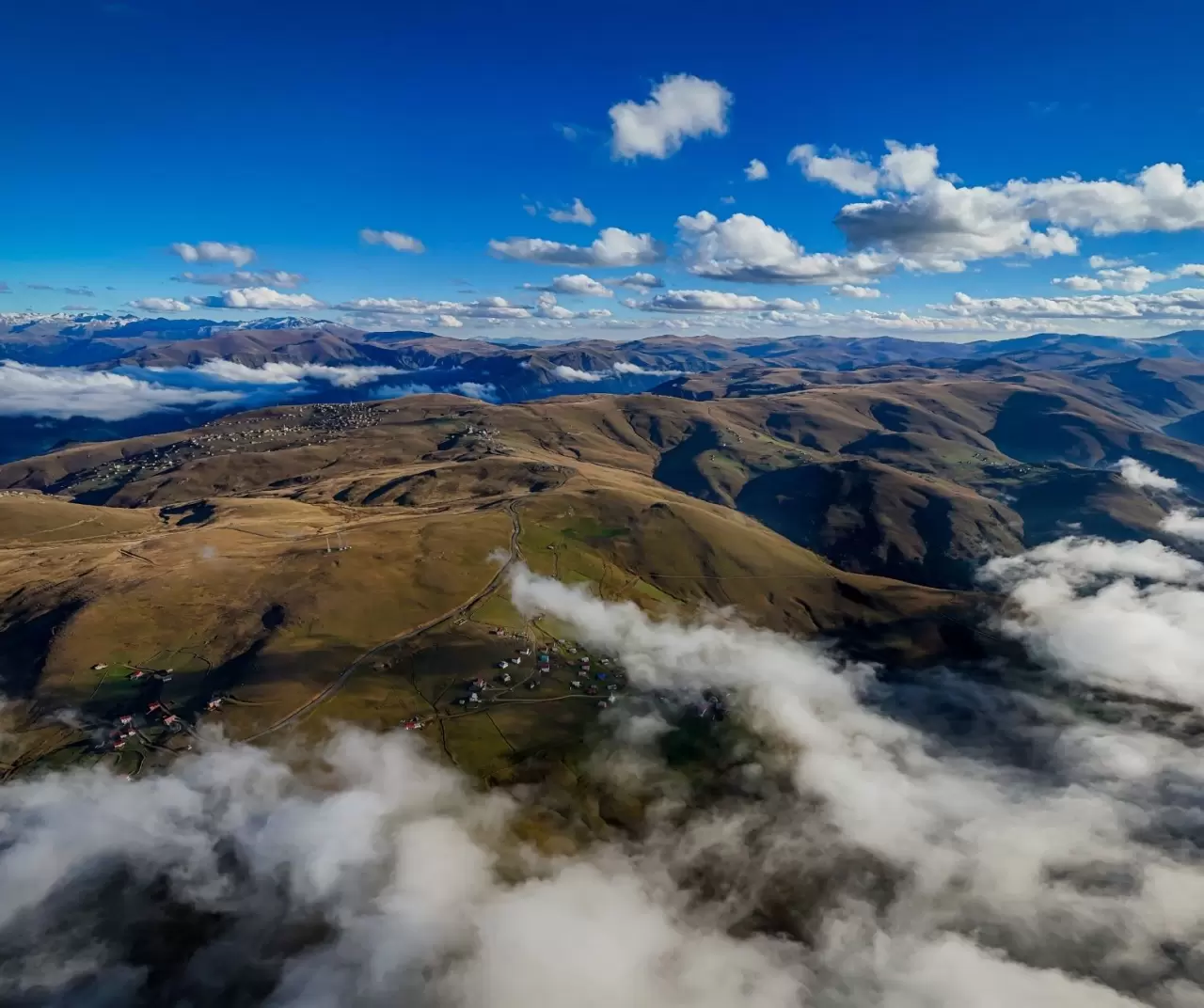 Trabzon'un Sultan Murat Yaylası sonbahar ve sisle büyülüyor 2