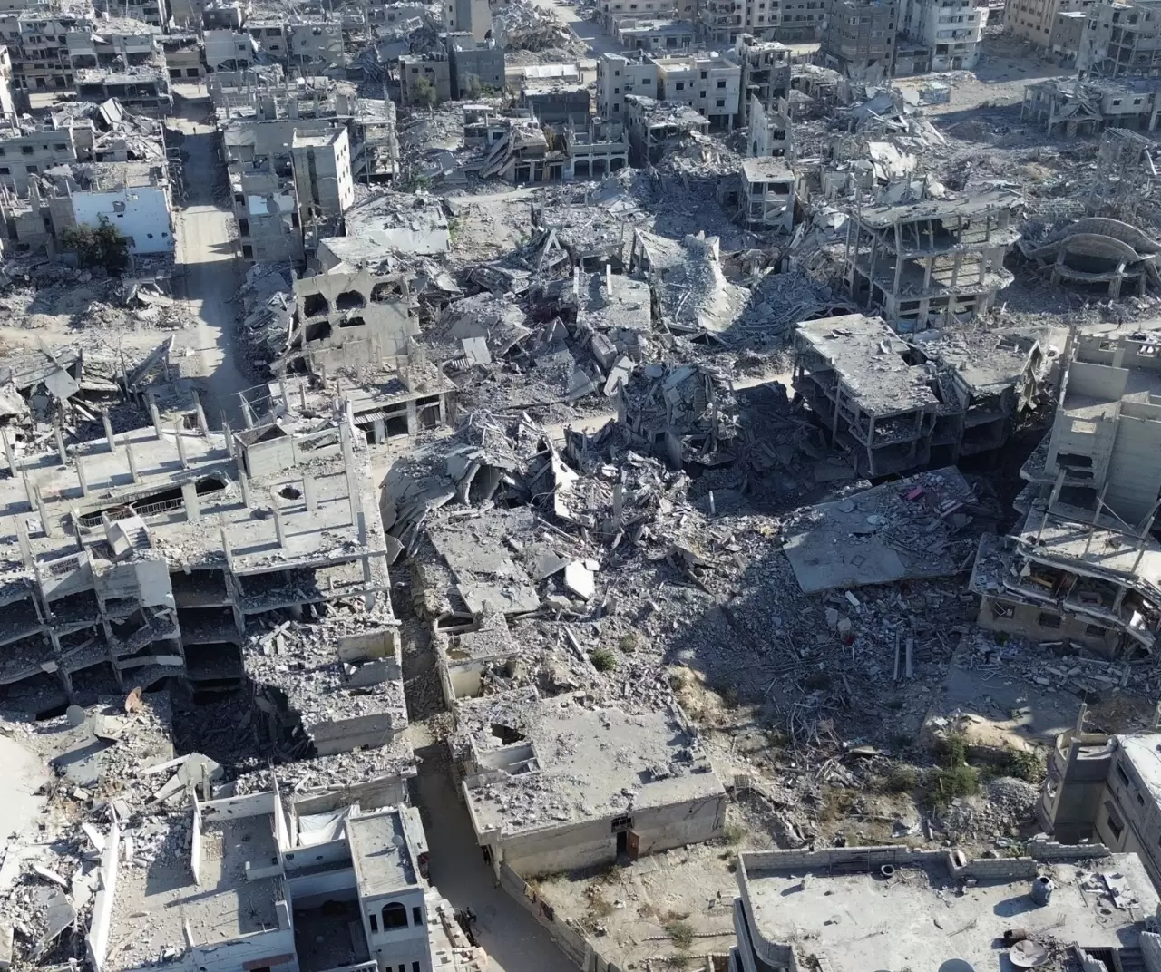 Gazze'de sağlanan ateşkesin ardından Han Yunus kentindeki yıkım havadan görüntülendi 1