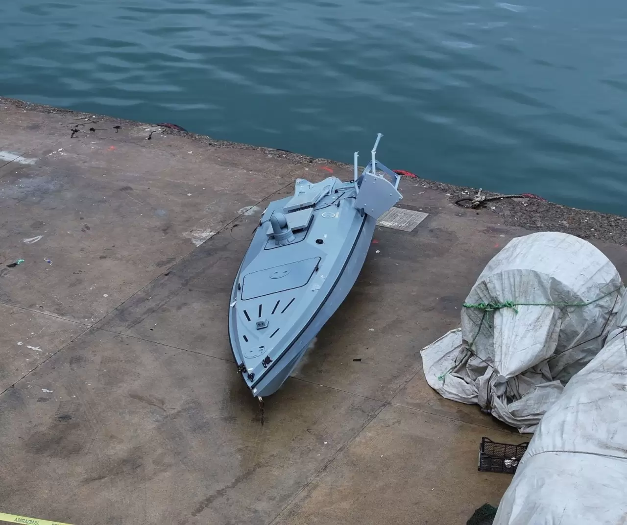 Trabzon Çarşıbaşı’nda balıkçıların ağına takılan insansız deniz aracı panik yarattı 10