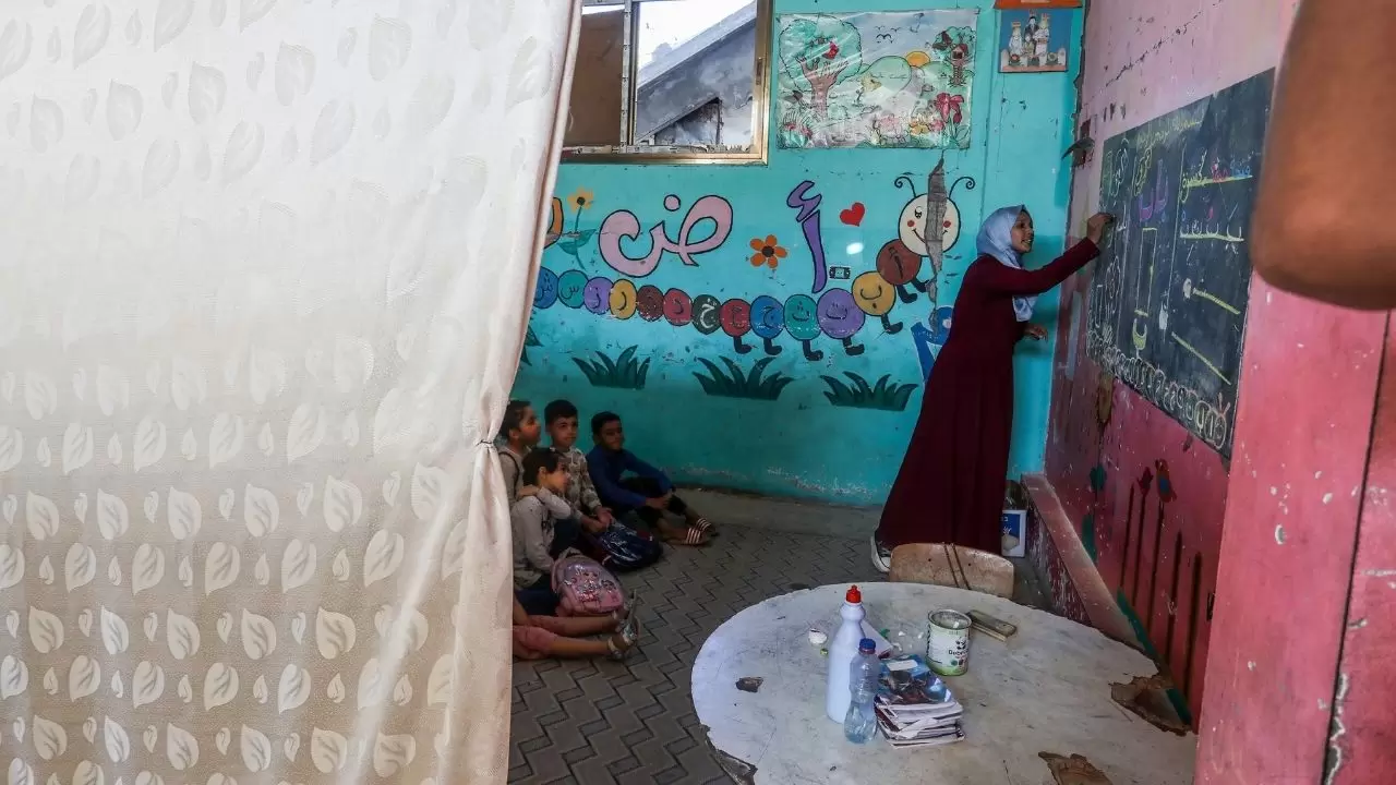 Gazze’de yıkılan okulların yerine evler sınıfa dönüştü 8