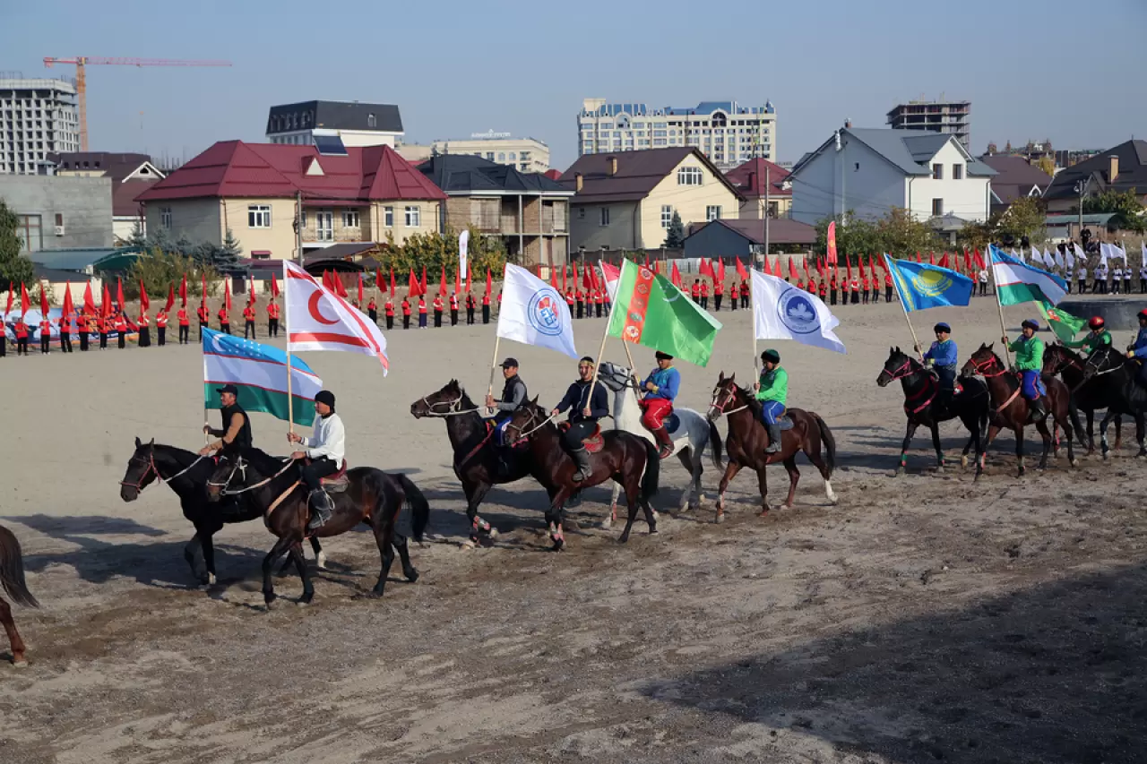 Kırgızistan-Türkiye Manas Üniversitesi'nde 2. Geleneksel Spor Oyunları heyecanı 8