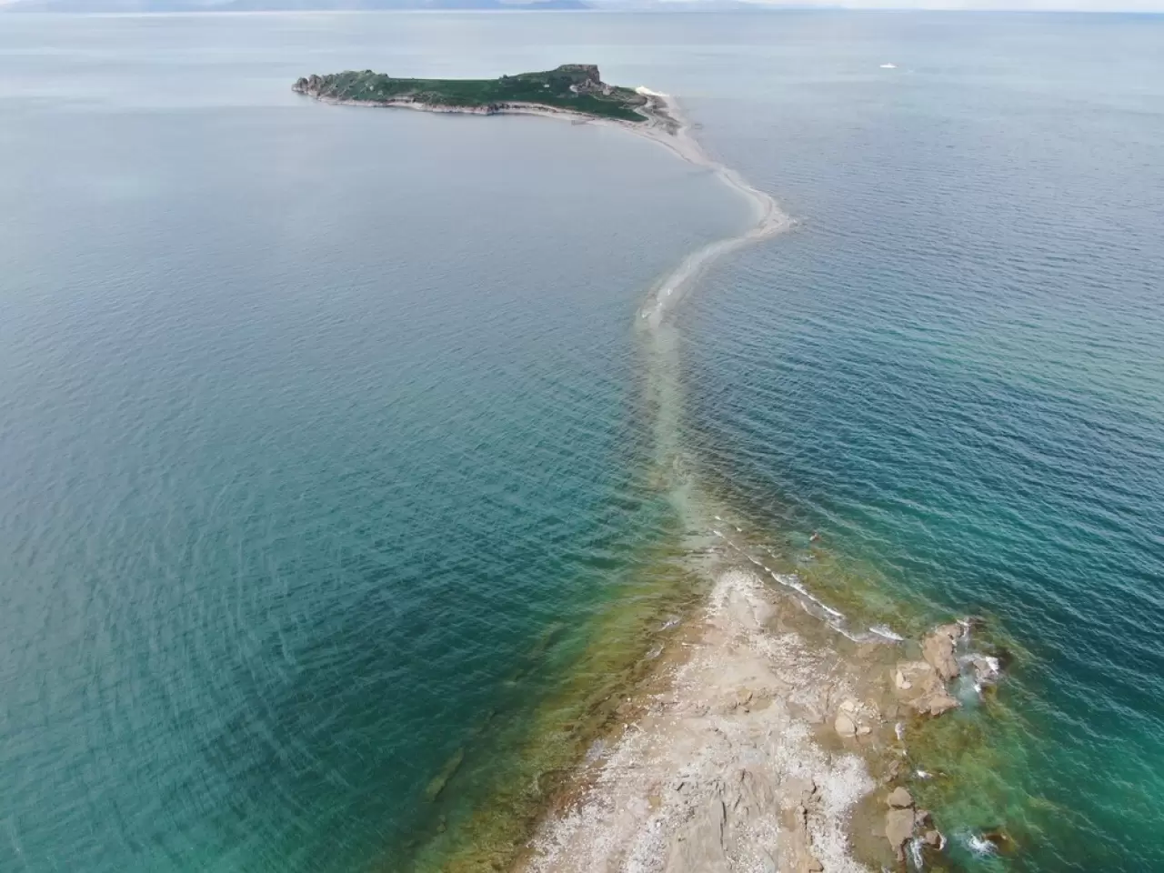 Van Gölü'nde su seviyesi düştü, antik yol ortaya çıktı 3