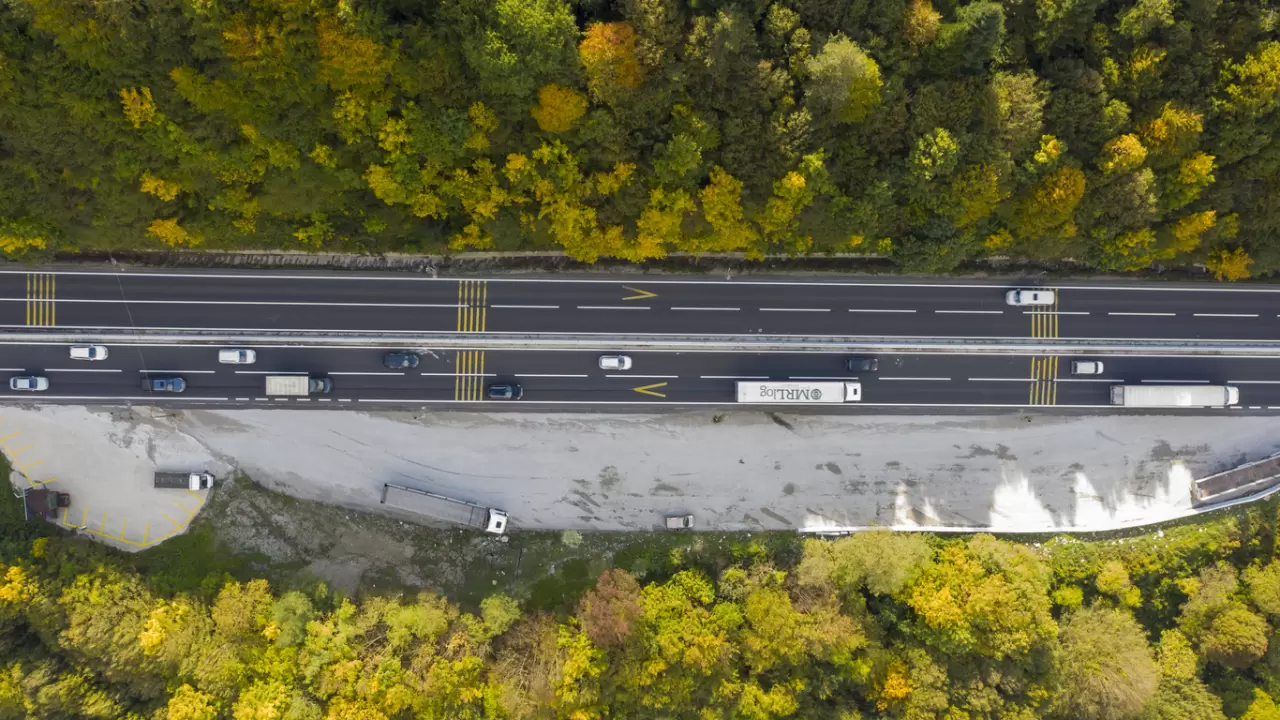 Bolu'da sürücüler sonbahar renkleri arasında yolculuk yapıyor 2