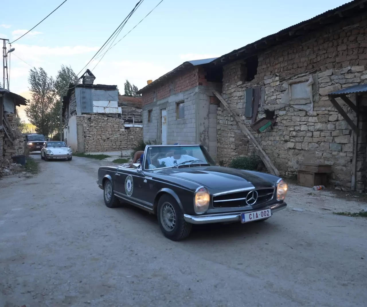 Belçika’dan yola çıktılar: Klasik otomobil tutkunları Bayburt’ta nostalji rüzgarı estirdi 4