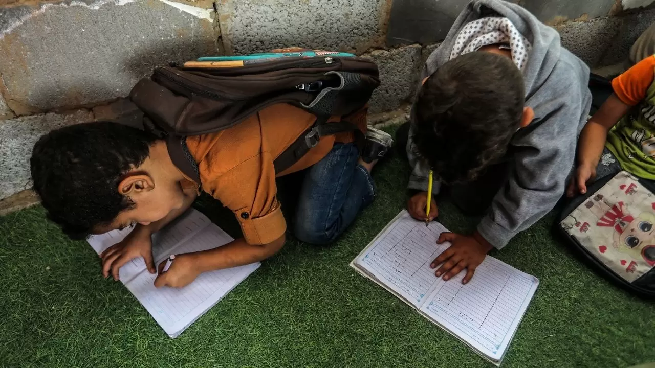 Gazze’de yıkılan okulların yerine evler sınıfa dönüştü 13