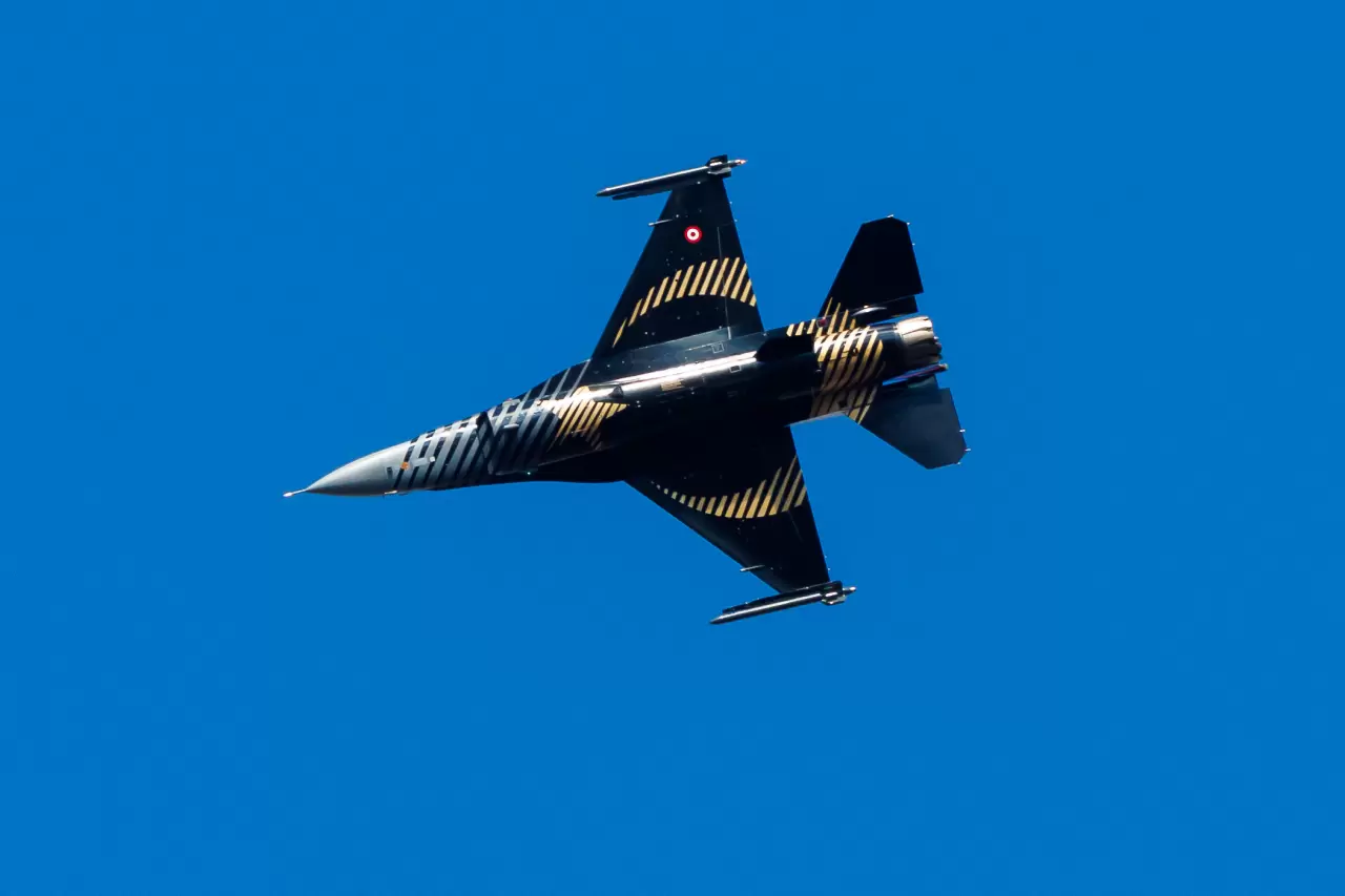 SOLOTÜRK'ten Anıtkabir üzerinde Cumhuriyet'in 102. yıl dönümüne özel uçuş gösterisi 2