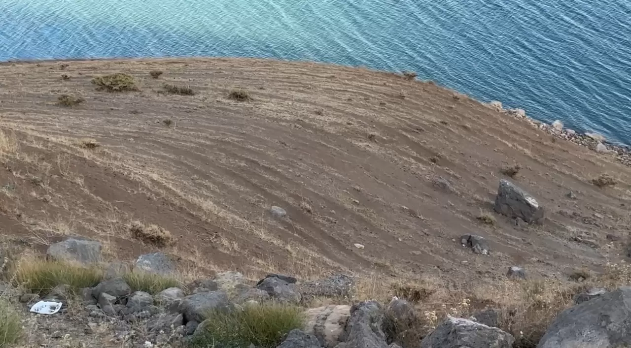Hakkari’de Dilimli Barajı’nda su seviyesi 10 metre düştü: Kuraklık alarm veriyor 4