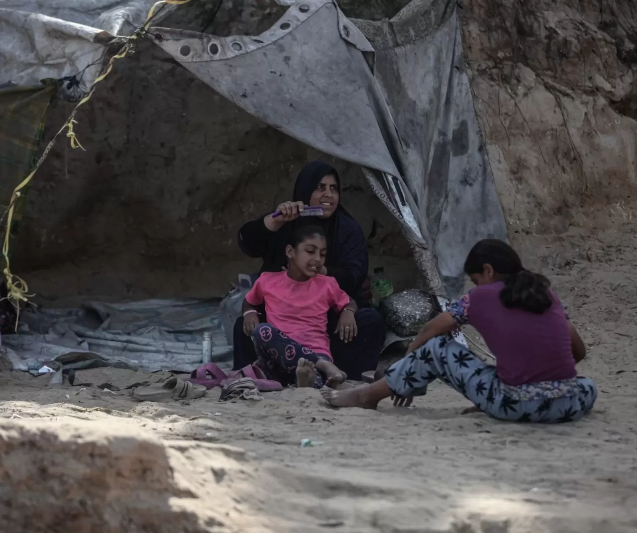 Gazze’de hayatta kalma mücadelesi: Filistinliler En-Nuvari Tepesi’nde çadırlara sığındı 8