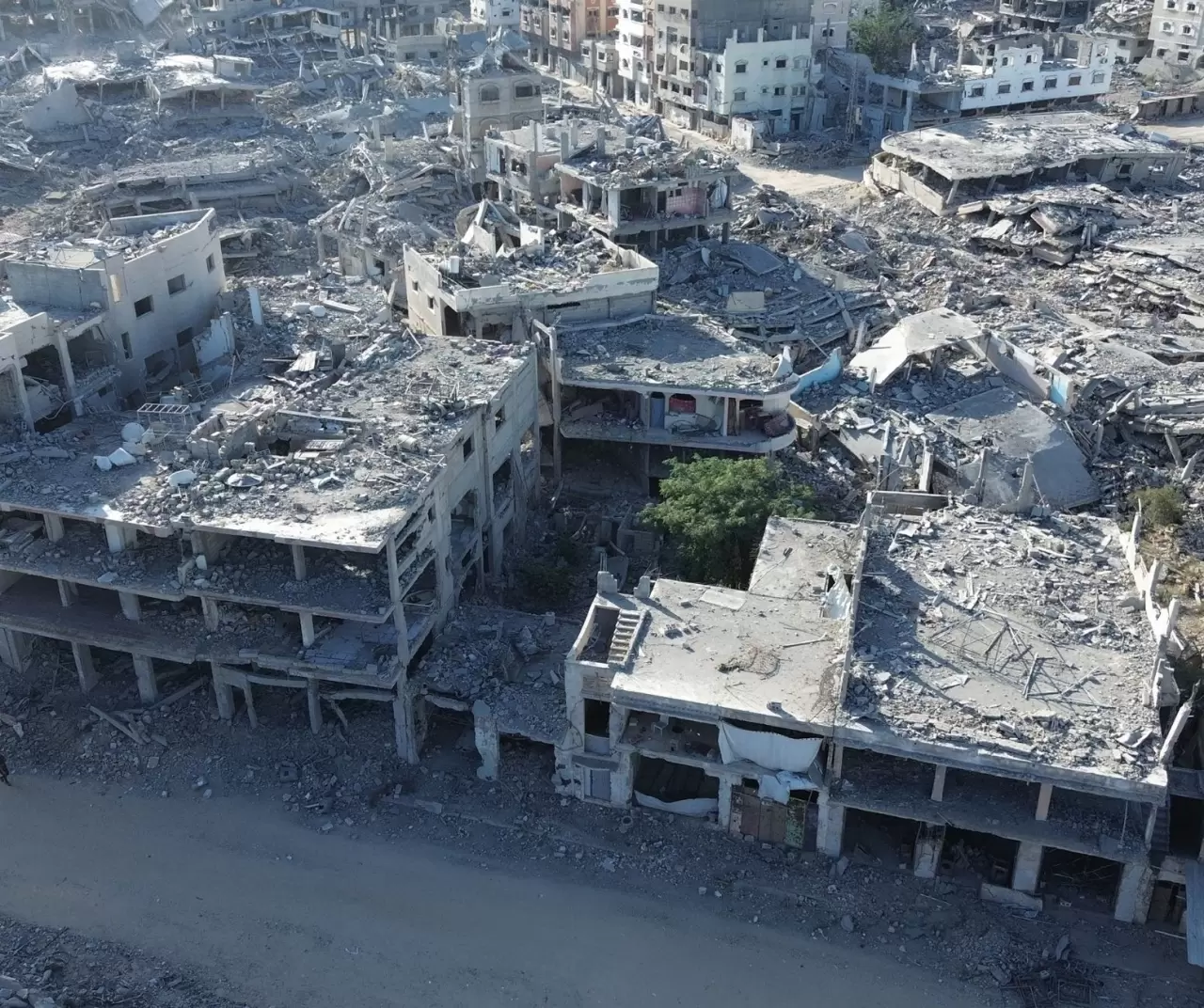 Gazze'de sağlanan ateşkesin ardından Han Yunus kentindeki yıkım havadan görüntülendi 8