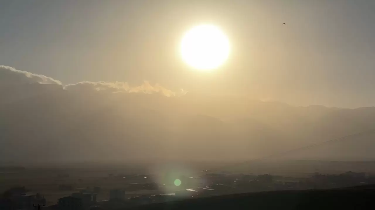 Hakkari'de toz bulutu etkili oldu 3