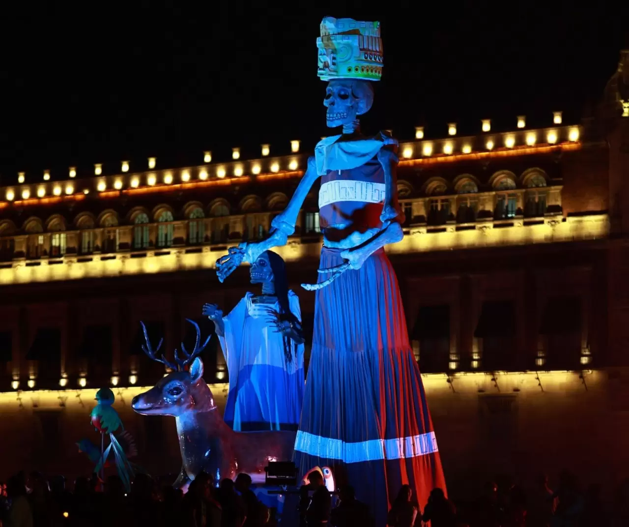 Meksika’da ‘Ölüler Günü’ festivali: Renkli iskeletler sokakları süsledi 8