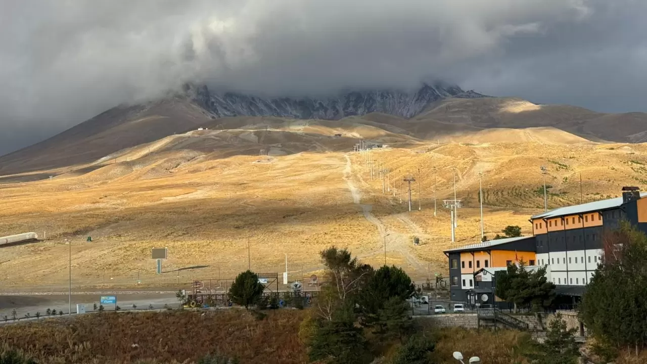 Erciyes Dağı'na mevsimin ilk karı düştü 4