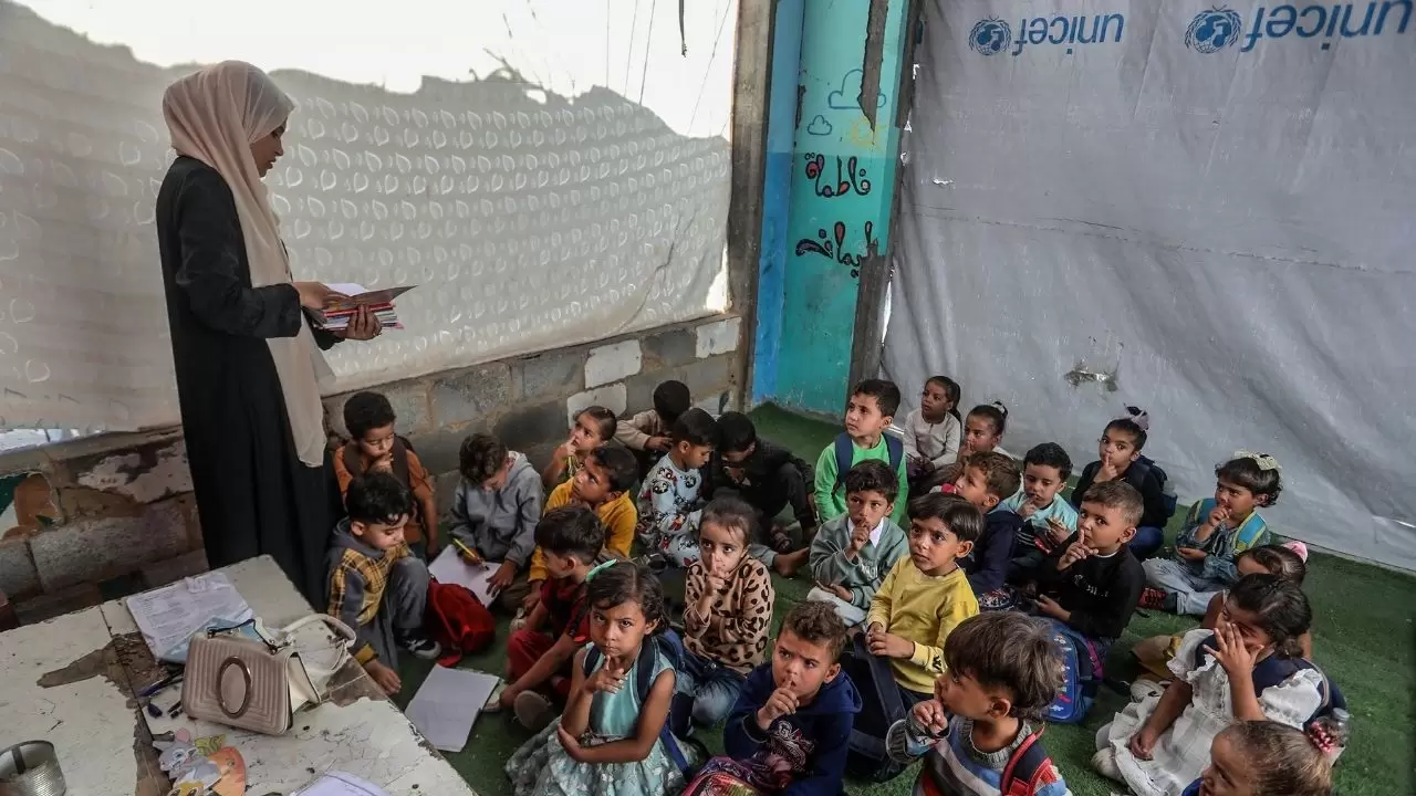 Gazze’de yıkılan okulların yerine evler sınıfa dönüştü 11