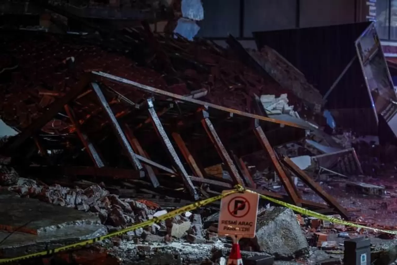 Balıkesir Sındırgı'daki depremin boyutu gün ağarınca ortaya çıktı 19