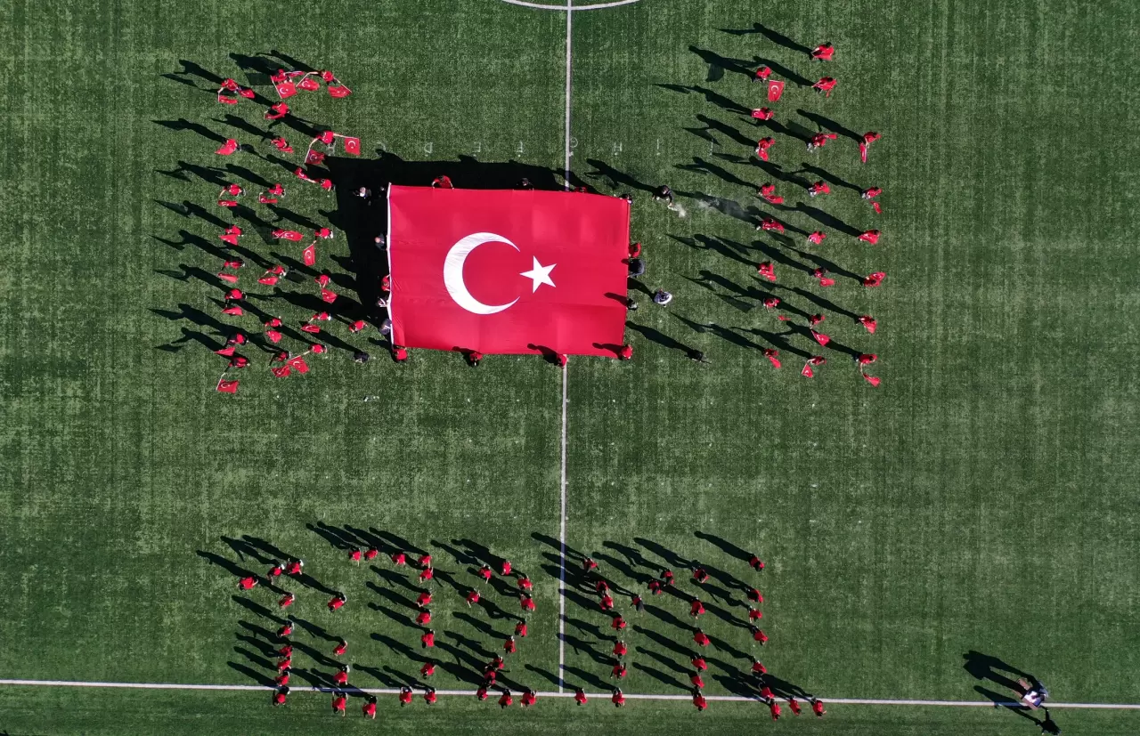 Depremin merkez üssü Sındırgı'da 29 Ekim Cumhuriyet Bayramı coşkuyla kutlandı 1