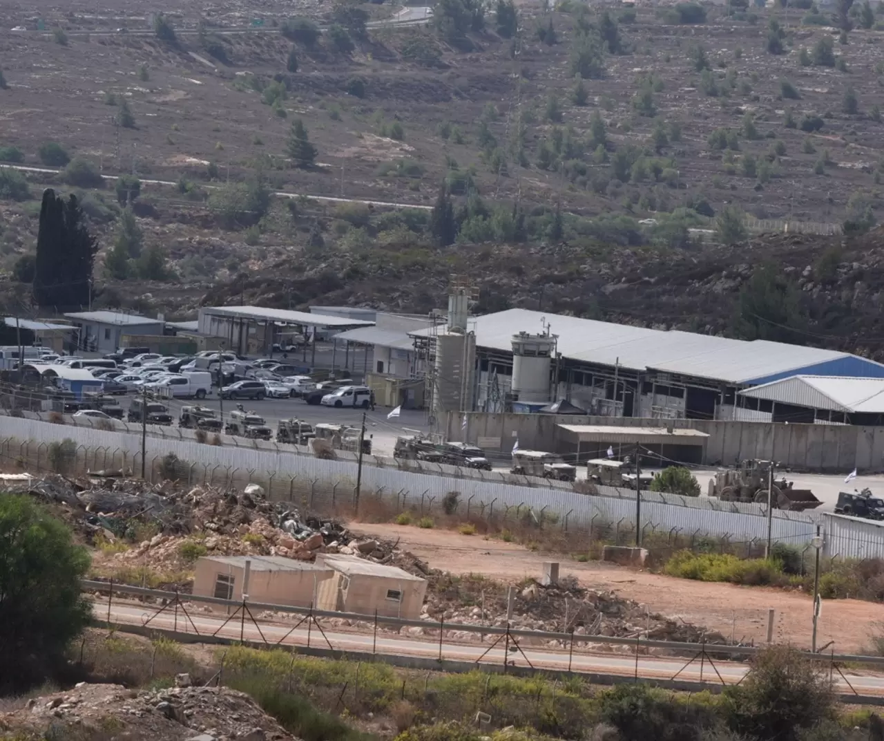 İsrail askerleri Filistinli esirlerin serbest bırakılmasını bekleyen kalabalığa müdahale etti 4