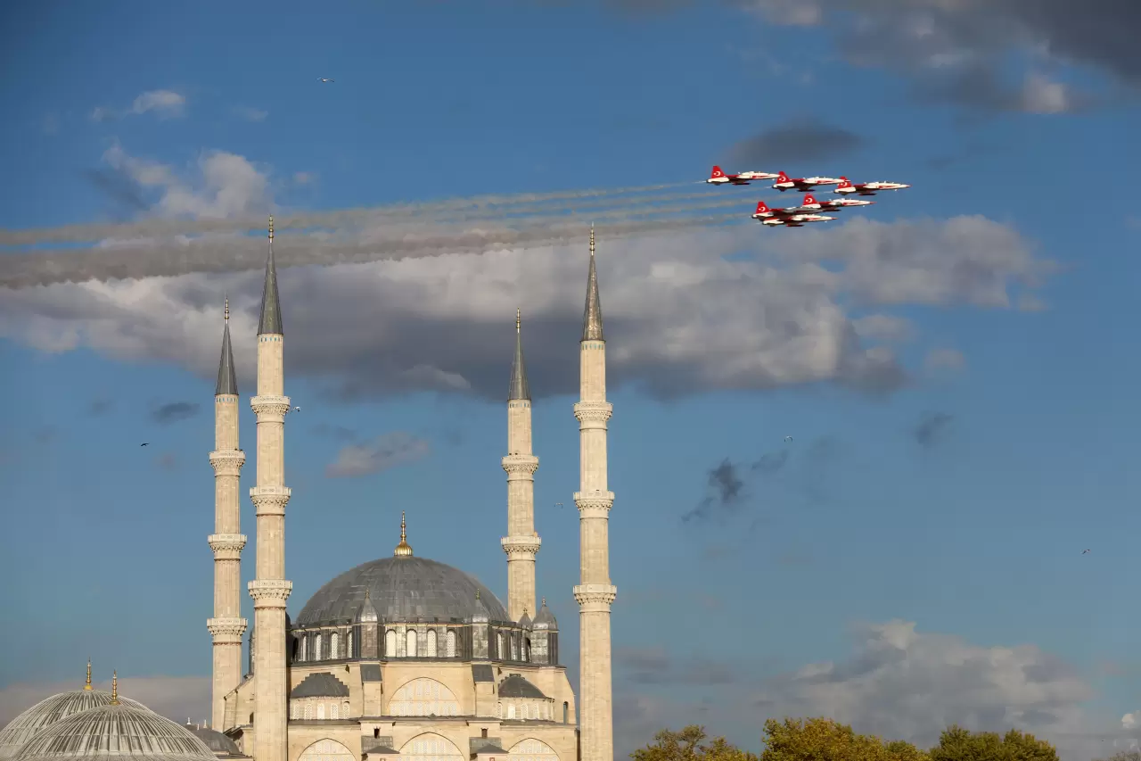 Türk Yıldızları: Selimiye semalarında test uçuşu yaptı 1
