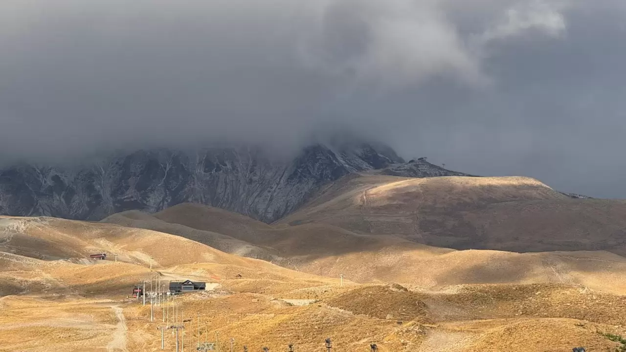 Erciyes Dağı'na mevsimin ilk karı düştü 3