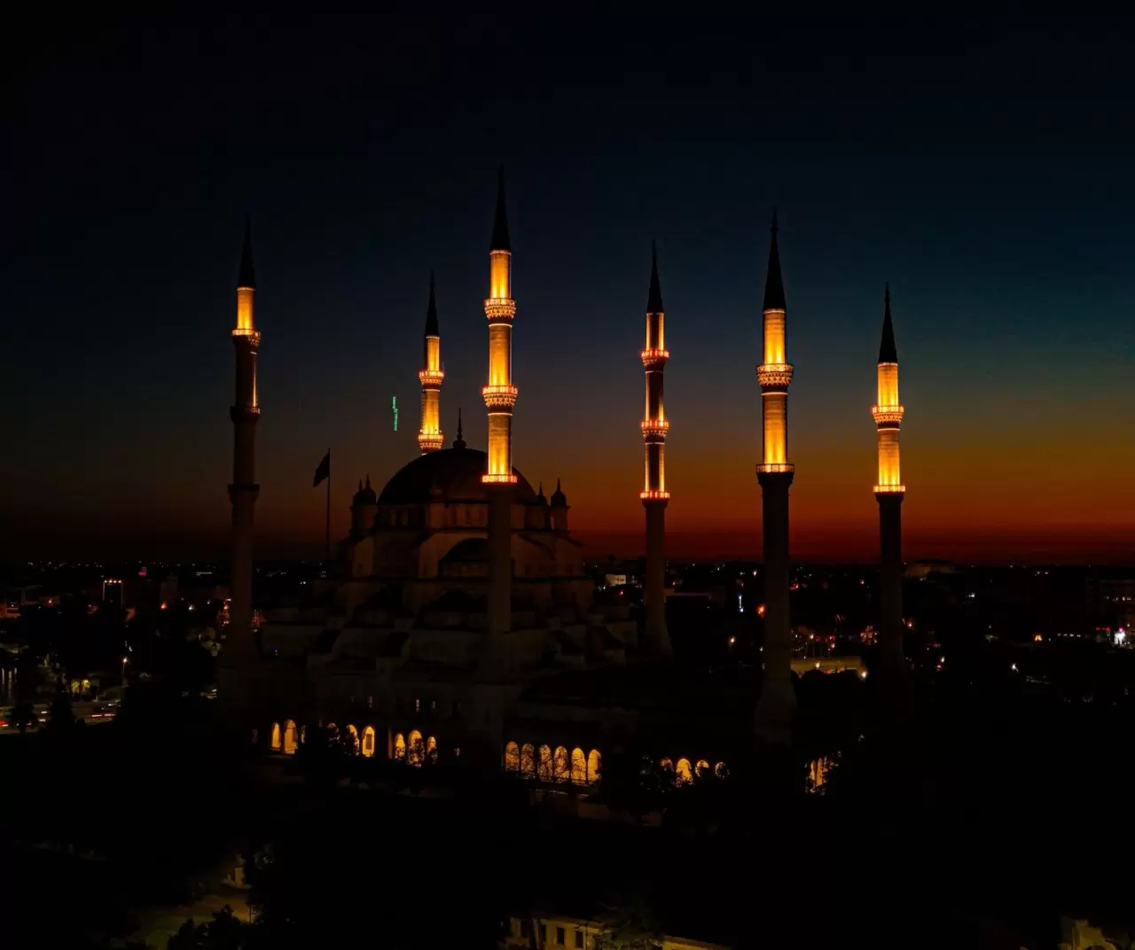 Adana’da Sabancı Merkez Camisi gün batımında büyüledi 2