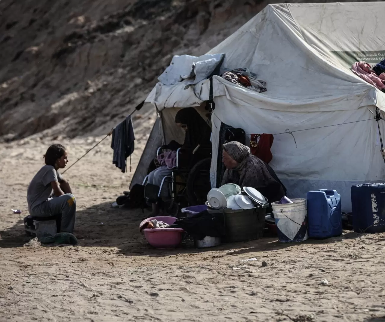 Gazze’de hayatta kalma mücadelesi: Filistinliler En-Nuvari Tepesi’nde çadırlara sığındı 4