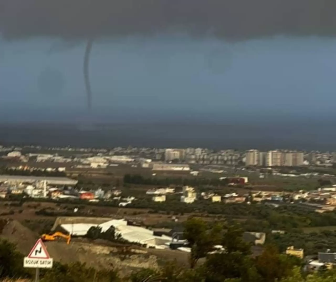 Hatay’da şiddetli yağış ve hortum: Payas’ta eğitime ara verildi 5