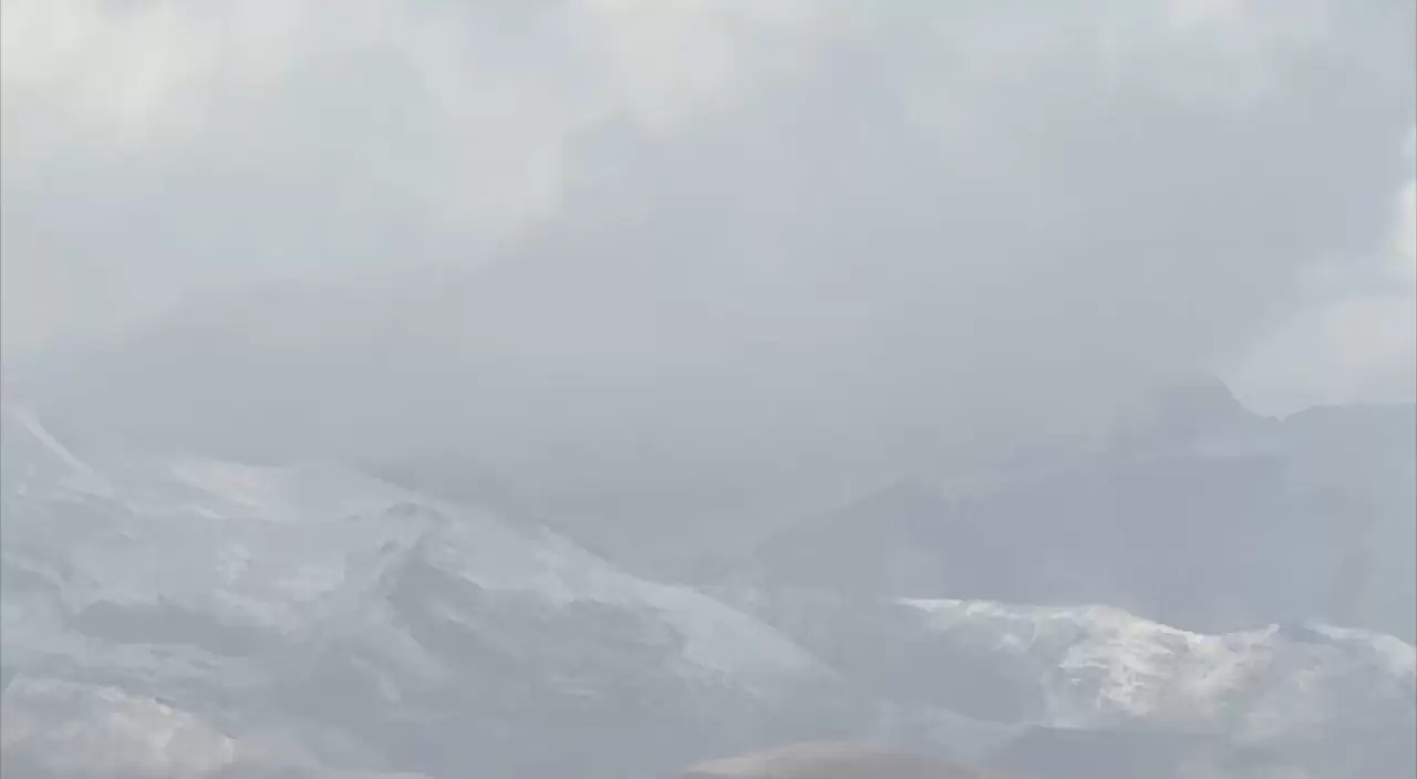 Yüksekova'ya mevsimin ilk karı düştü 3