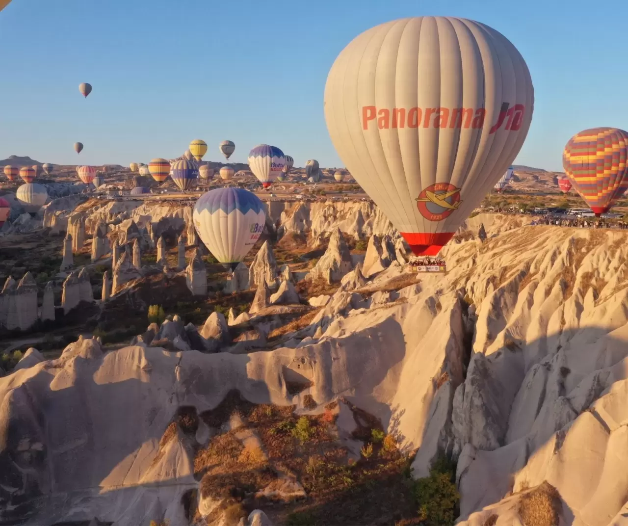 Kapadokya’da sıcak hava balonları Peribacaları üzerinde uçtu 9