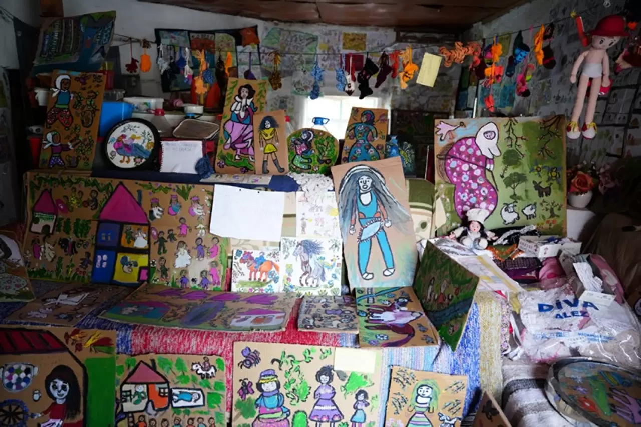 73 yaşında evini galeriye çevirdi: Üzüldüğümde resim yapıyorum 3