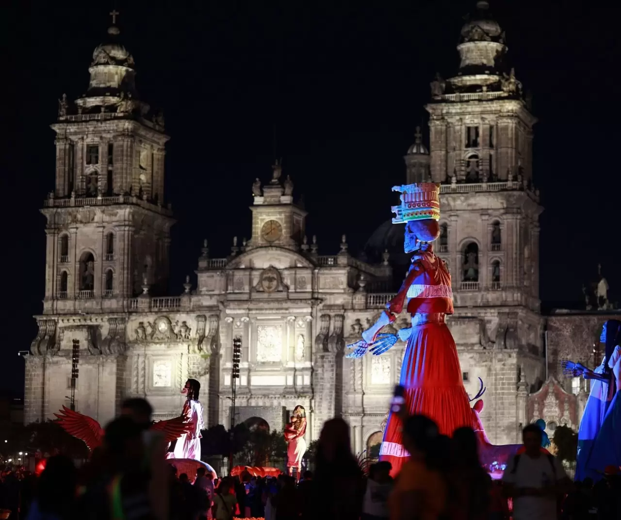 Meksika’da ‘Ölüler Günü’ festivali: Renkli iskeletler sokakları süsledi 17